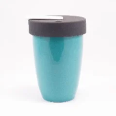 Podróżny kubek Loveramics Nomad w kolorze Teal o pojemności 250 ml, idealny dla miłośników kawy w podróży.