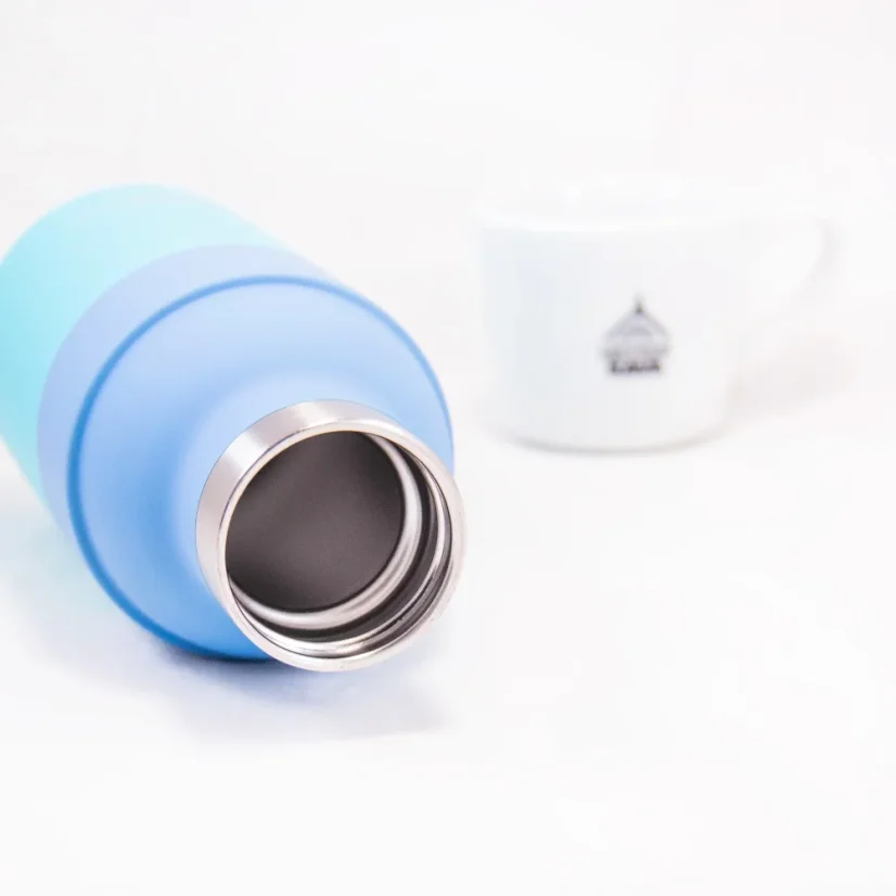 Pastel blue Asobu Orb thermal mug with a capacity of 420 ml.