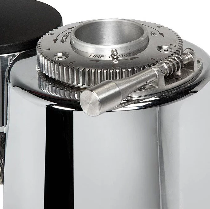 Worm gear handle for adjusting the grind size of the ECM V-Titan 64 grinder