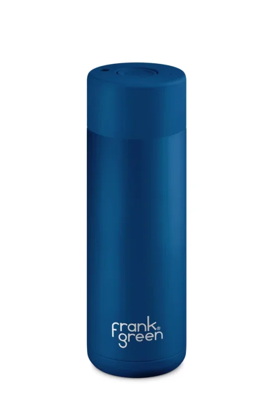 Frank Green Ceramic Deep Ocean thermal mug with a capacity of 595 ml, BPA-free, ideal for travel.
