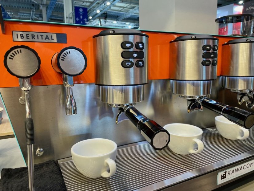 Professional lever espresso machine Iberital Vista 2GR Colour with two steam wands for efficient coffee preparation.