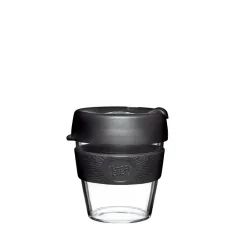 Vaso térmico de plástico con tapa negra y soporte de goma negra con una capacidad de 0,227 litros.