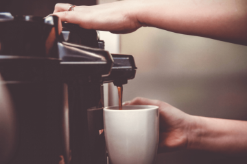 Batch Brew: Firwat hutt et an Ärem Café an Instruktioune wéi et ze maachen?