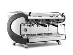 Machine à café professionnelle à levier Nuova Simonelli Aurelia Wave T3 2GR en noir avec fonction de préparation de lait chaud.