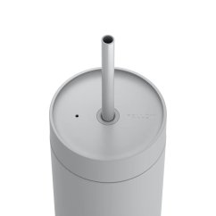 Vaso térmico con popote para bebidas frías en color gris. Vaso térmico con popote para bebidas frías en color gris.
