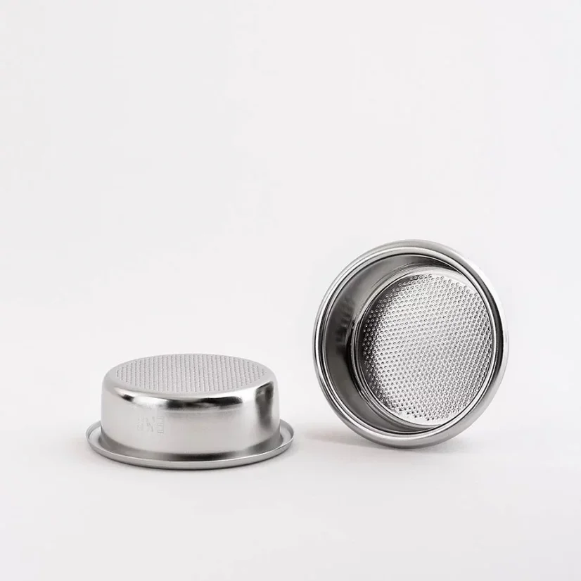 Panier IMS B702TFH28 pour la préparation d'espresso dans un porte-filtre.