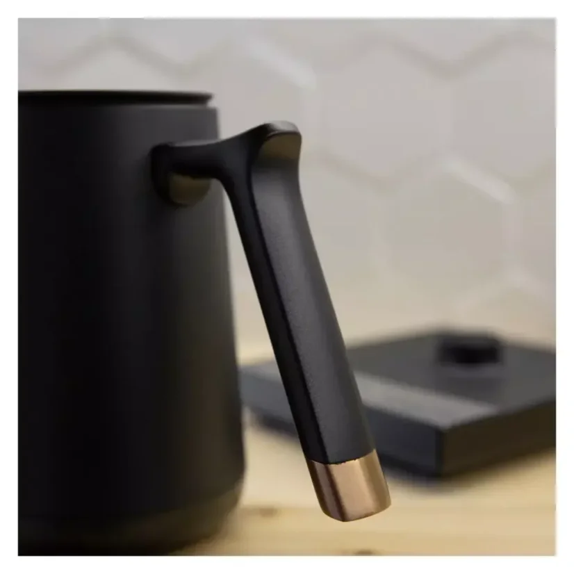 Black Timemore Mini Fish Smart Pour Over Thin kettle with a capacity of 600 ml, perfect for brewing coffee.