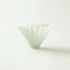Plastový dripper Origami Air v veľkosti M. Matné sivé prevedenie.