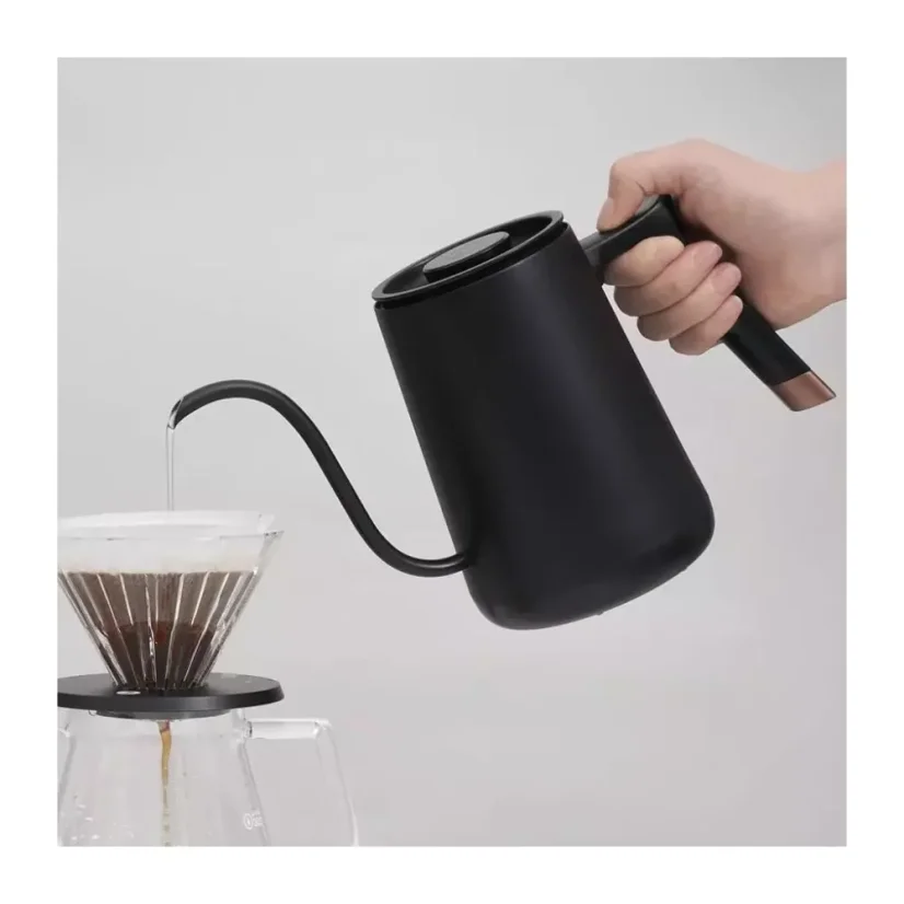 Black Timemore Mini Fish Smart Pour Over Thin kettle with a capacity of 600 ml, ideal for coffee preparation.
