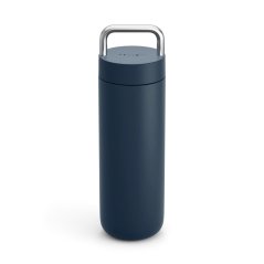 Practical travel mug in blue design.