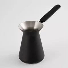 Traditsiooniline must džezva Otto.