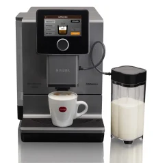 Nivona NICR 970 háztartási automata kávéfőző, amely lehetővé teszi a cappuccino elkészítését egyetlen gombnyomással.