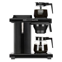 Moccamaster Moccaserver ir profesionāls filtrēšanas aparāts, kas izstrādāts darbam ar 230V spriegumu. Moccamaster Moccaserver ir profesionāls filtrēšanas aparāts, kas izstrādāts darbam ar 230V spriegumu.