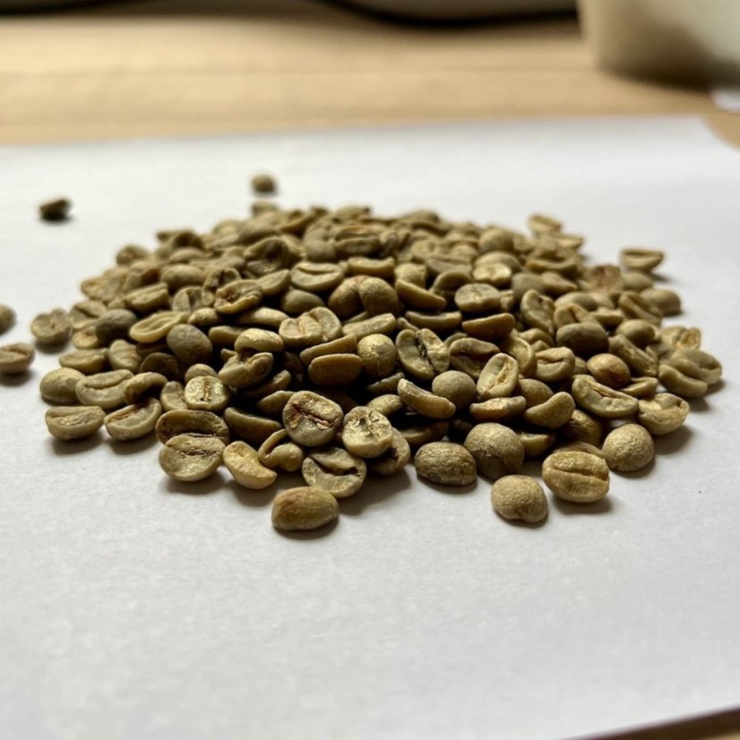 Café vert provenant du Brésil, pesant 1 kg, cultivé à une altitude de 940 à 1010 mètres, est un choix idéal pour les amateurs de café.