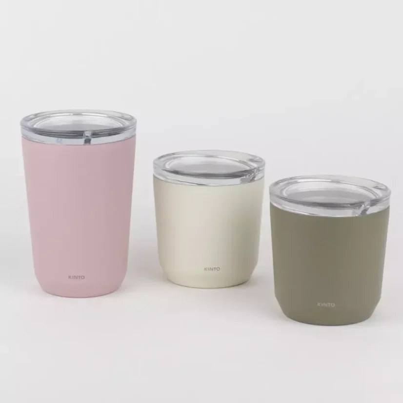 Gobelet thermique khaki Kinto To Go Tumbler d'une capacité de 240 ml.