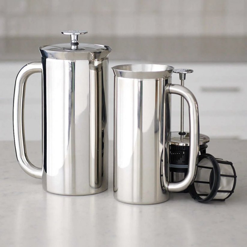 The difference between the larger (950 ml) and this smaller (530 ml) French press.