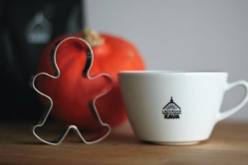 Hur man förbereder Pumpkin Spice Latte och Gingerbread Cappuccino hemma