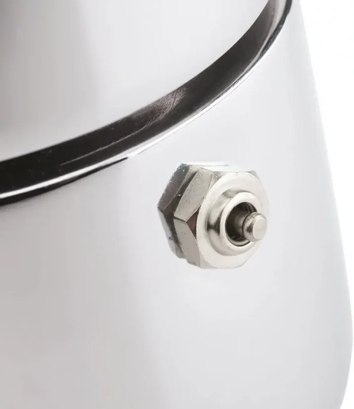 Gros plan sur la valve de la cafetière moka Bialetti New Venus pour 4 tasses