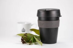 KeepCup Original Doppio M 340 ml with cup of spa coffee and sprig