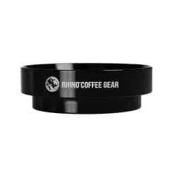 The 58 mm dosing funnel ensures clean and precise dosing of ground coffee.