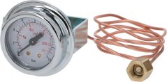 Verchromte Manometer op enger Halterung mat enger laanger opgerollter Kupferkapillare mat engem Messingschroufstéck um Enn.