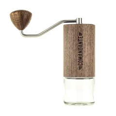 Hand coffee grinder Comandante C40 MK3 Nitro Blade Wenge excels in quality and is ideal for lovers of freshly ground coffee.