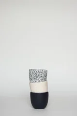 Porzellanbecher Aoomi Dust Mug 05 mit einem Volumen von 170 ml in wunderschönem Rosa.