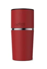 Cafflano Klassic en color rojo, cafetera portátil de acero inoxidable, ideal para preparar café mientras viajas.