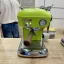 Machine à espresso manuelle Ascaso Dream PID Fresh Pistachio en couleur pistache avec tête circulaire de la machine. Machine à espresso manuelle Ascaso Dream PID Fresh Pistachio en couleur pistache avec tête circulaire de la machine.