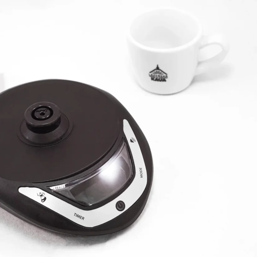 Elektrický kávovar Bialetti Moka Timer 6 šálok v tradičnom dizajne s objemom 300 ml na prípravu pravej talianskej kávy.