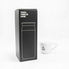 Nerezová termolahev Kinto s objemom 500 ml v originálnom balení na bielom pozadí so šálkou ; Termohrnky, termosky, cestovné hrnčeky na kávu