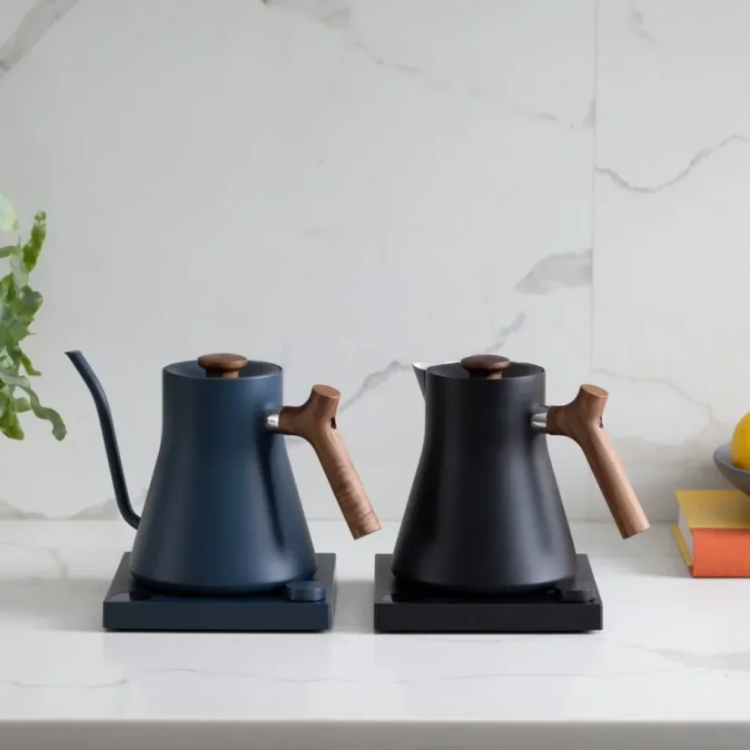 Two color variants of a kettle.