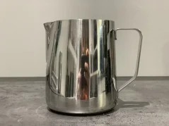 Sudraba piena krūka Rhinowares Pro 950ml (2), lietota, ideāla latte art.