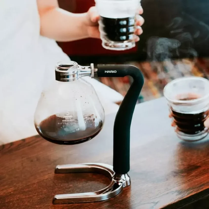 La syphon Hario Next 5 est un élégant pot sous vide, idéal pour préparer du café de qualité avec une méthode d'extraction de saveur unique.