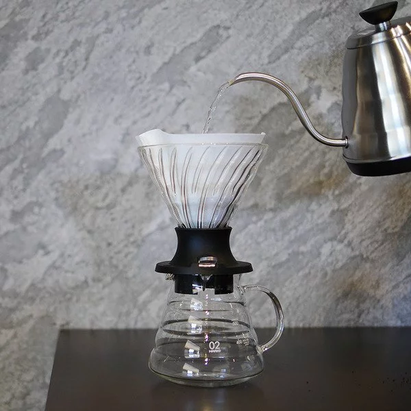 Hario Immersion Switch V60-03 dripper s filtry