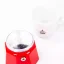 Unterer Teil der Bialetti Mokkakanne und eine Tasse mit einem Kaffeelogo. Unterer Teil der Bialetti Mokkakanne und eine Tasse mit einem Kaffeelogo.