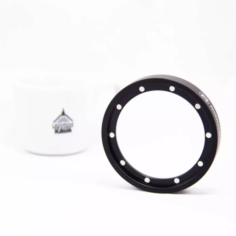 Entonnoir de remplissage Rocket Espresso de 58,55 mm de diamètre en couleur noire pour faciliter le remplissage des porte-filtres à café.