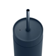 Tasse isotherme avec paille pour boissons froides de couleur bleue.