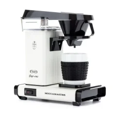 Biely domáci prekvapkávač kávy Moccamaster Cup One od Technivorm, vyrobený z nehrdzavejúcej ocele. Biely domáci prekvapkávač kávy Moccamaster Cup One od Technivorm, vyrobený z nehrdzavejúcej ocele.