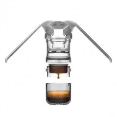Kafijas automāts Leverpresso V3 melnā krāsā. Kafijas automāts Leverpresso V3 melnā krāsā.