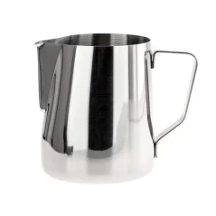 Rhinowares nerūsējošā tērauda piena krūze 600 ml uz baltas fona, skats no sāniem