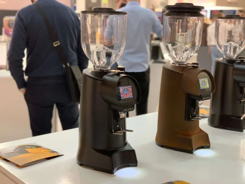 Espressový mlynček na kávu Eureka Helios 80 v čiernej farbe s napätím 230V.