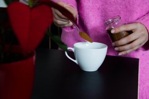 De waarheid over cafeïne in oploskoffie