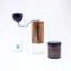 Ručný mlynček na kávu Comandante C40 MK4 Nitro Virginia Walnut, ideálny pre prípravu espressa, s elegantným dizajnom orechového dreva.