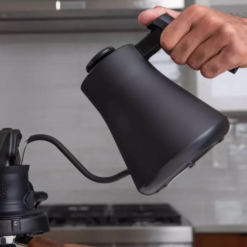 The Flair Cafe Kettle has an 800 ml capacity and comes in a black finish. It features temperature control for perfect brewing of your favourite drinks.