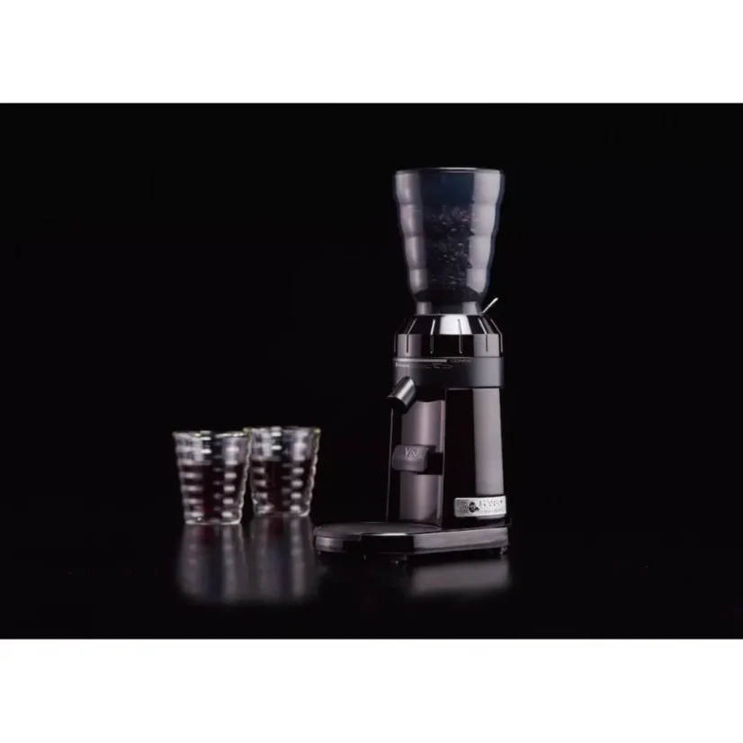 Le moulin à café électrique Hario V60 est un excellent allié pour les amateurs de café, fabriqué en plastique de qualité pour une manipulation facile et une utilisation simple.