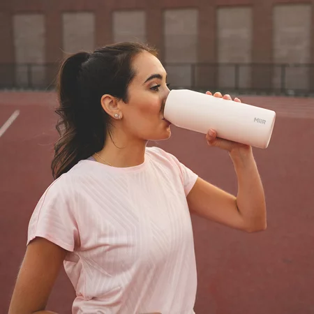 Gobelet thermique MiiR Wide Mouth Bottle Thousand Hills d'une capacité de 950 ml, parfait pour les voyages.