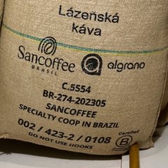 Brazylijska kawa to wysokiej jakości zielona kawa Arabica pakowana w 60 kg, idealna dla miłośników intensywnego smaku i aromatu.
