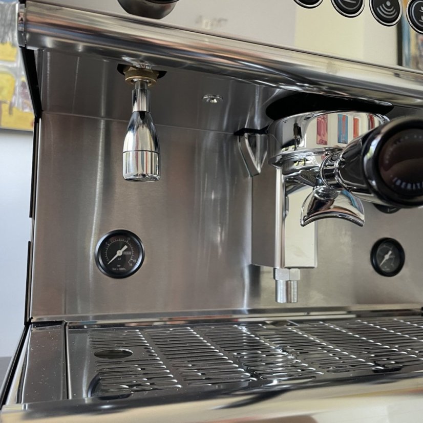 Professional lever espresso machine IB7 Standard 1GR with volumetric dosing.