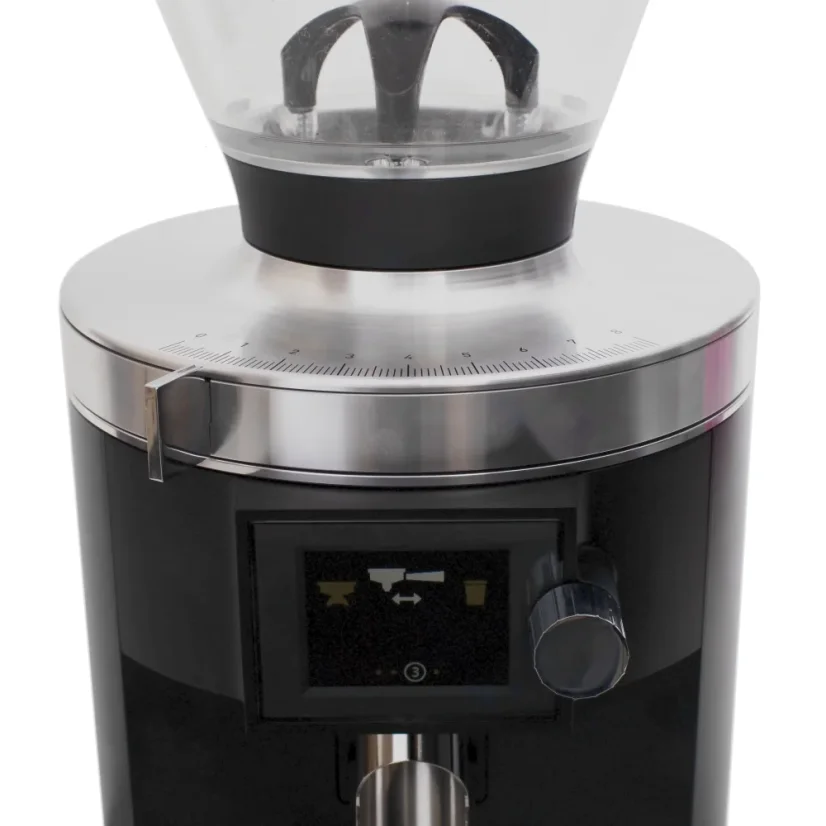 Espressový mlynček Mahlkönig E65S s oceľovými mlecími kameňmi pre dokonalé mletie kávy.
